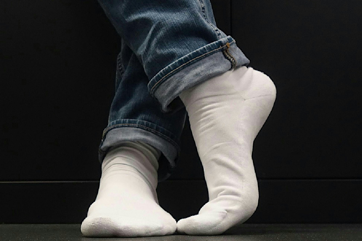Calzini macchiati: ingredienti semplici e economici ridonano il bianco brillante come nuovi