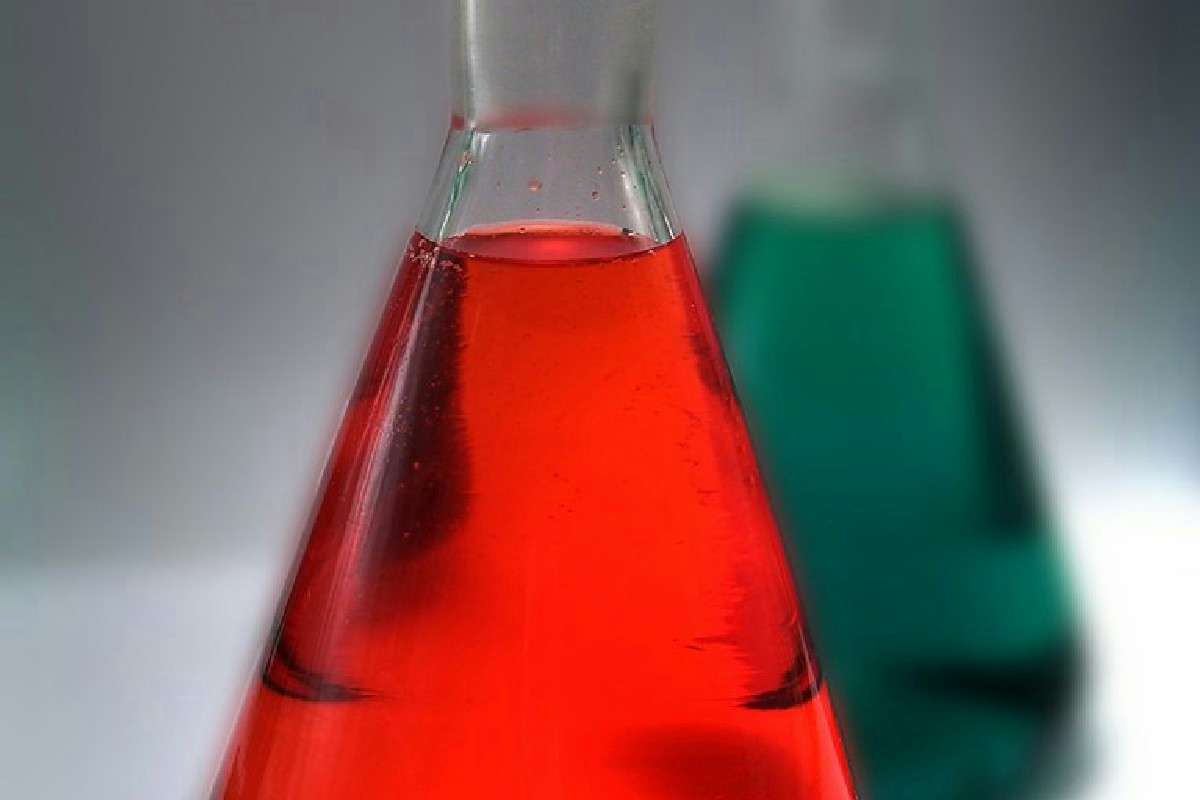 L’aceto di alcol nella lavatrice previene danni ai tessuti e migliora l’igiene: cosa succede al bucato