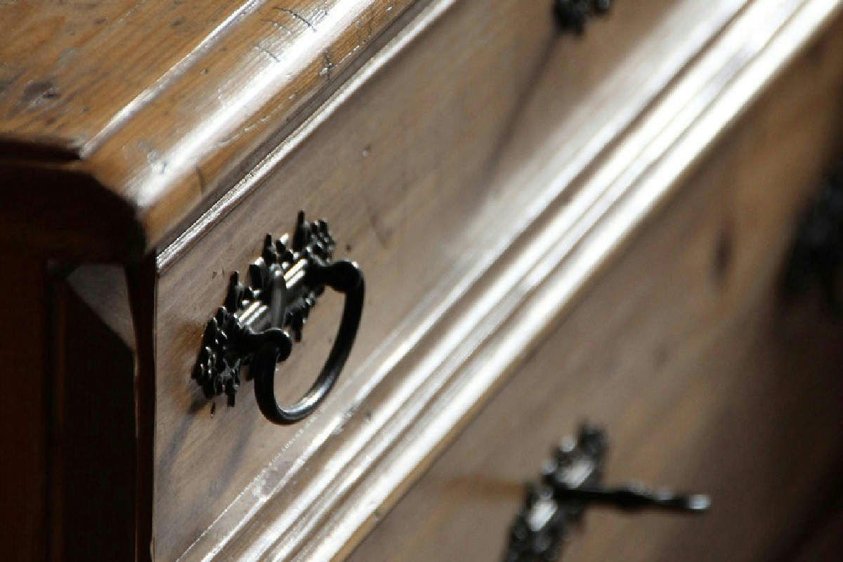 Mobili in legno protetti e restaurati senza fatica: consigli per ridare charme e garantire lunga durata